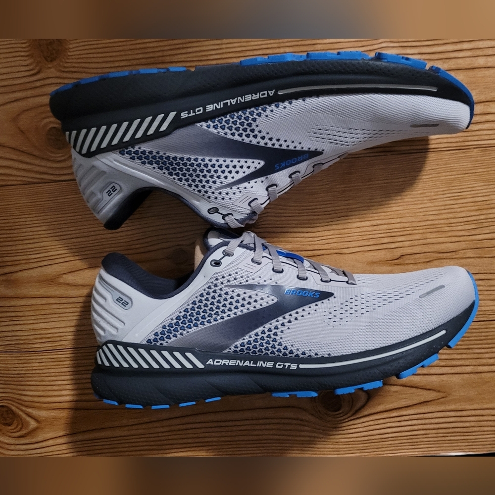 New Brooks Adrenaline GTS 22 athletic running shoes - Picture 10 of 11